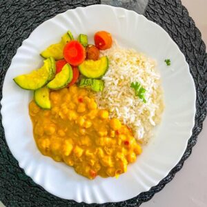 STROGONOFF DE GRÃO DE BICO C/ LEGUMES E ARROZ (300g)