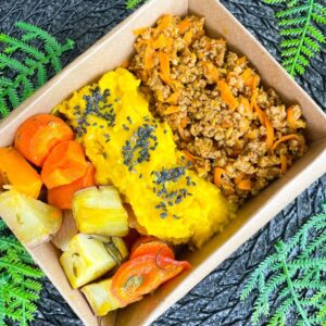CARNE MOÍDA, PURÊ DE BATATA E LEGUMES (300g)