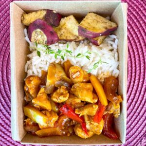 FRANGO XADREZ FIT C/ ARROZ E BATATA SAUTÉ (300g)