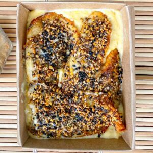TILÁPIA NA CROSTA DE GERGELIM C/ CREME DE MILHO (300g)