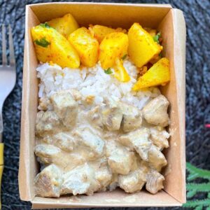 STROGONOFF DE CARNE C/ ARROZ E BATATA SAUTÉ (300g)